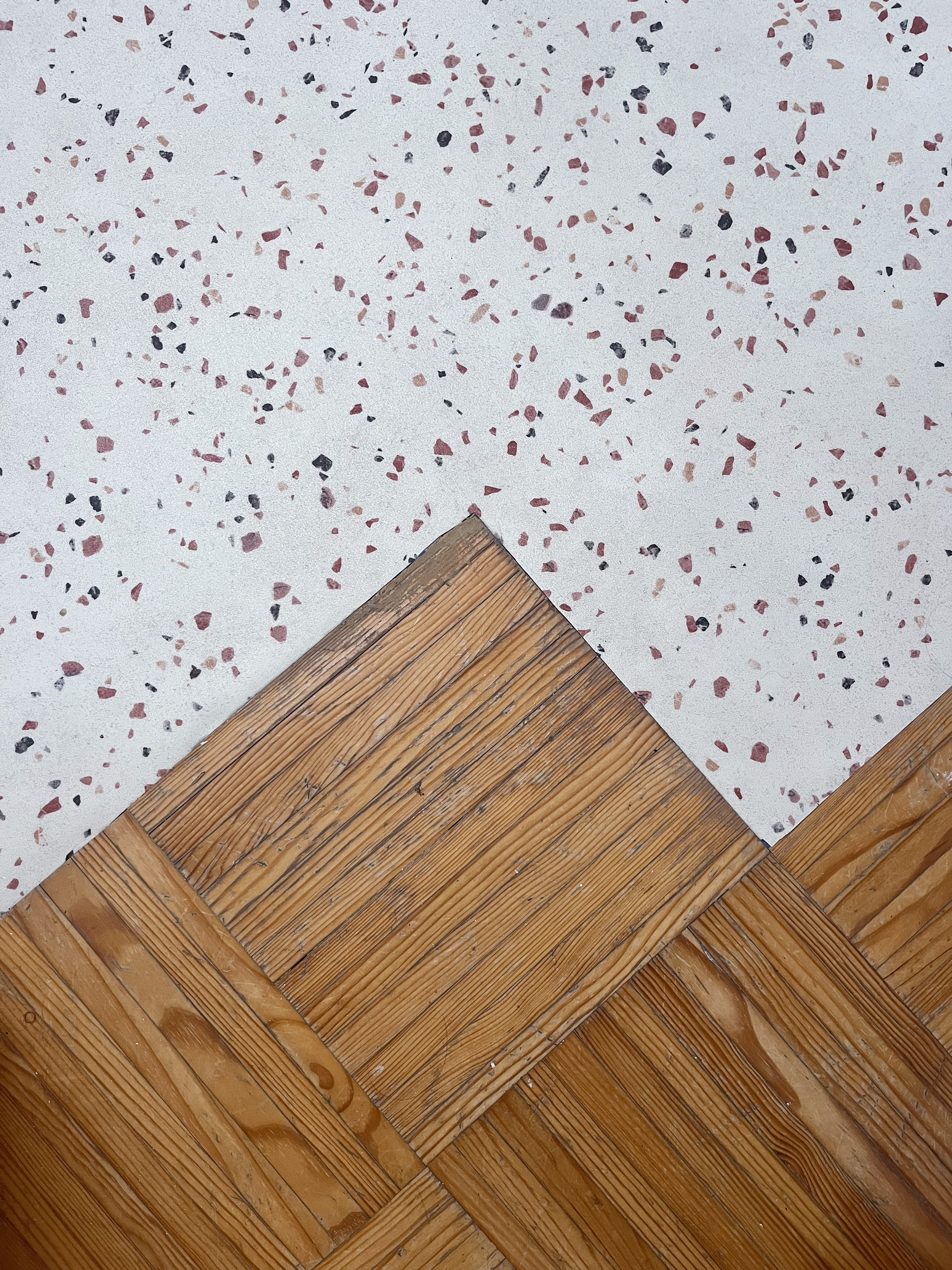 détail sol terrazzo et parquet