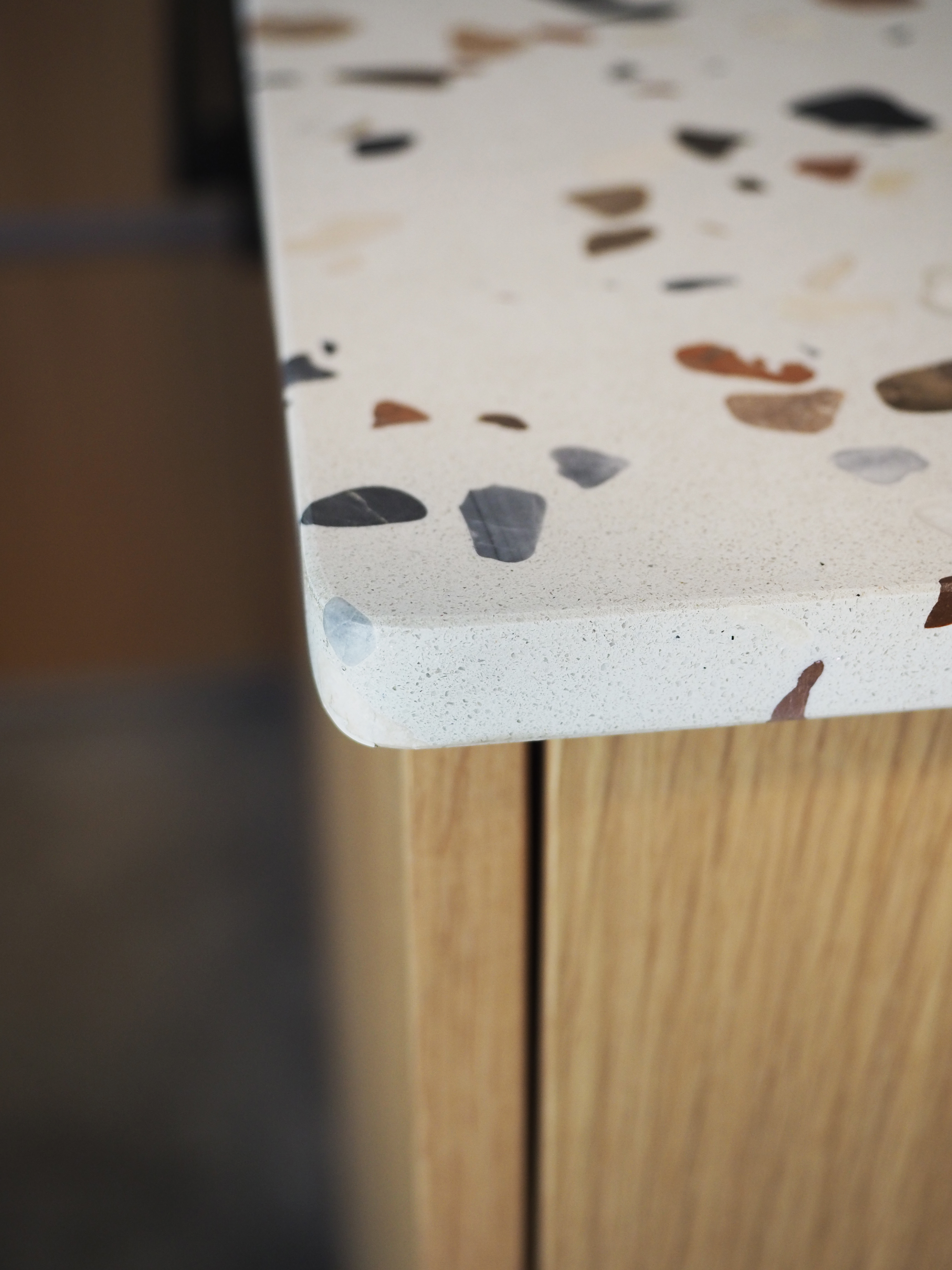 détail plan de travail cuisine terrazzo