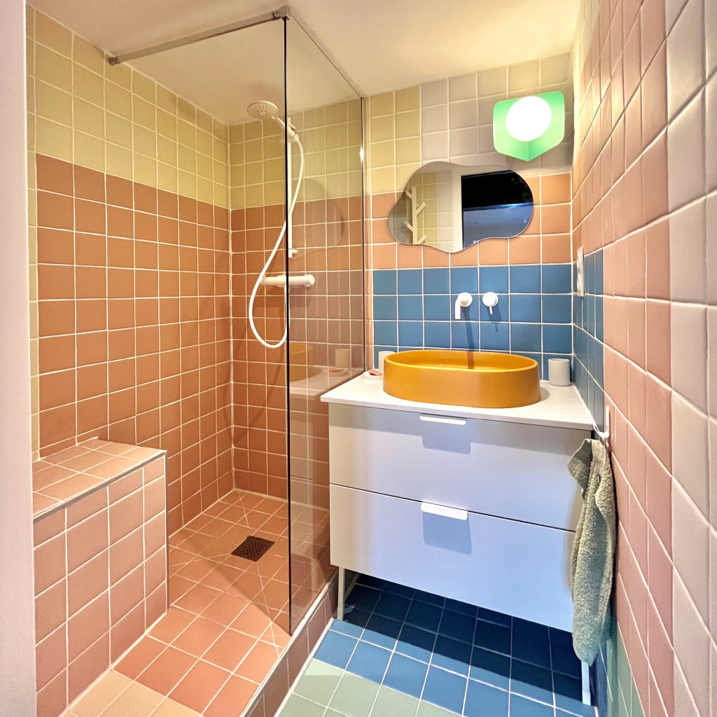 rénovation salle de bain; rénovation salle de bain enfants; salle de bain graphique; salle de bain colorée; rénovation buanderie; rénovation toulouse; rénovation appartement